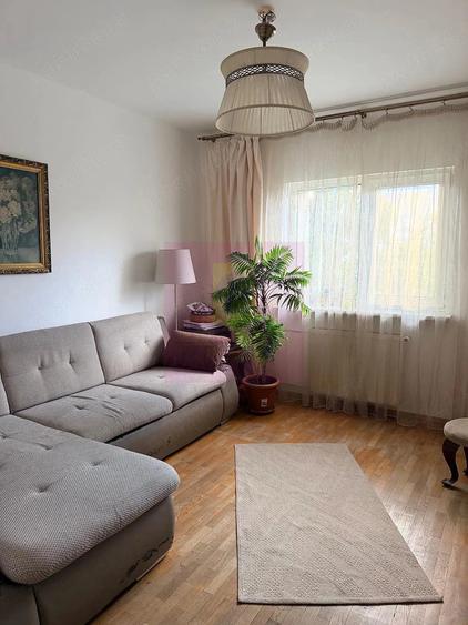 Apartament cu 3 camere decomandat în Nerva Traian