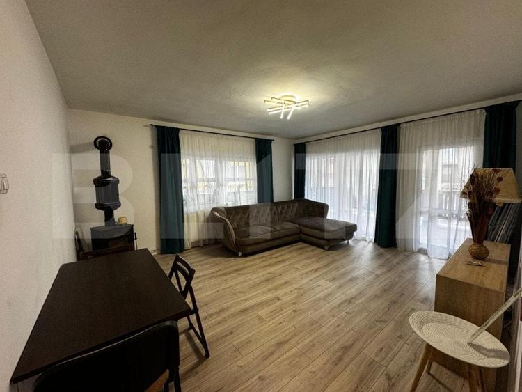 Casă individuală cu 7 camere cu Garaj în Cetate