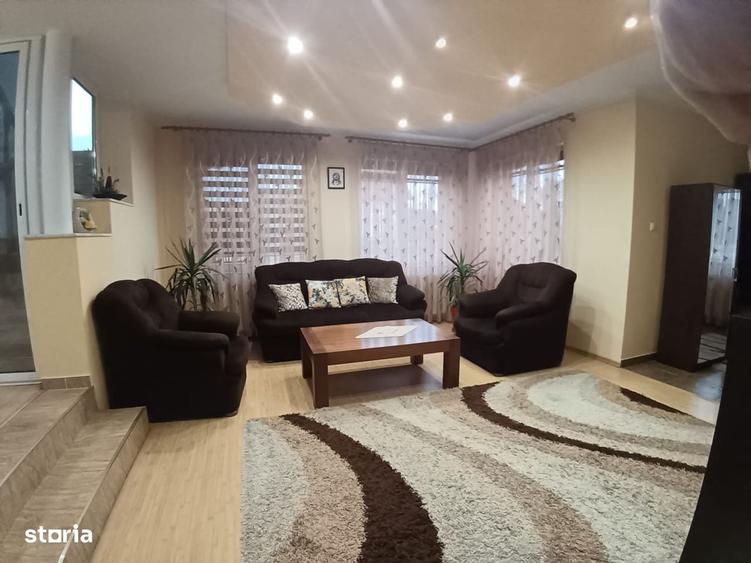 Casă cu 4 camere cu Teren 1000 Mp în Central