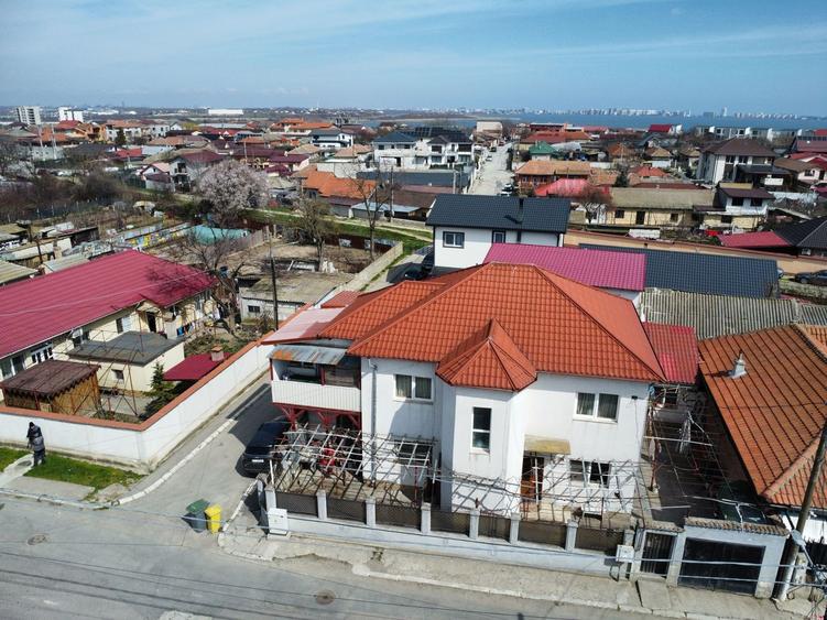 Casă individuală cu 7 camere cu Canalizare în Central