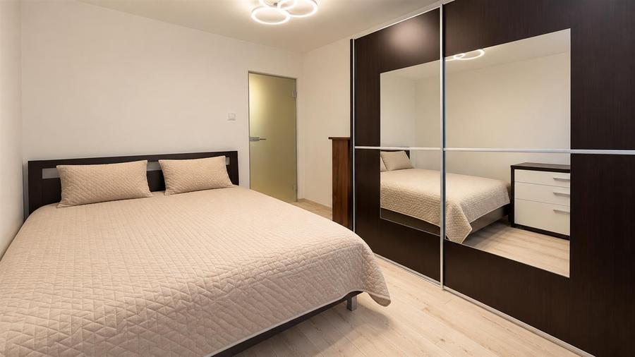 Apartament cu 3 camere decomandat în Răcădău