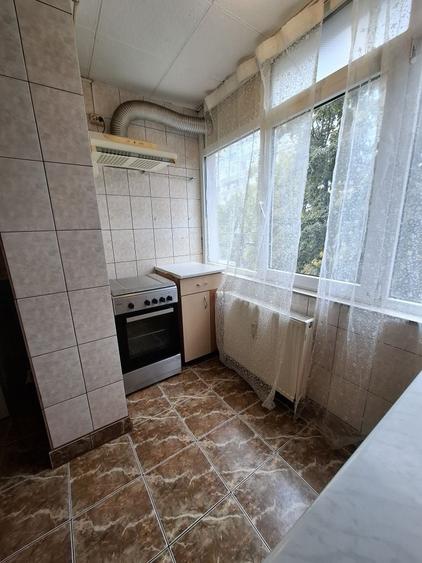 Apartament cu 3 camere semidecomandat în Câmpia Libertății