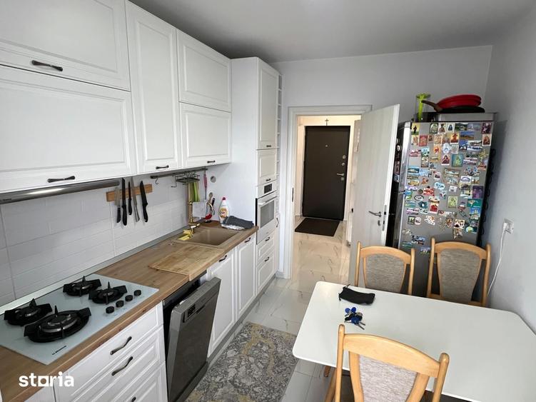 Apartament cu 3 camere decomandat în Dobroești