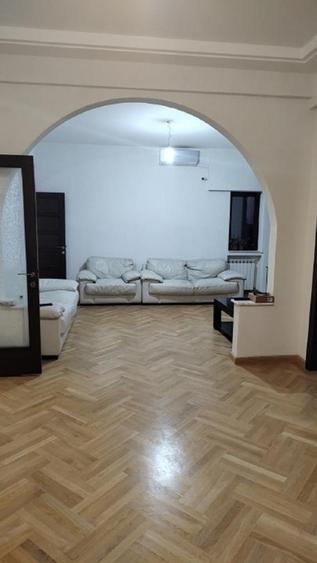 Apartament cu 4 camere semidecomandat în Armeneasca