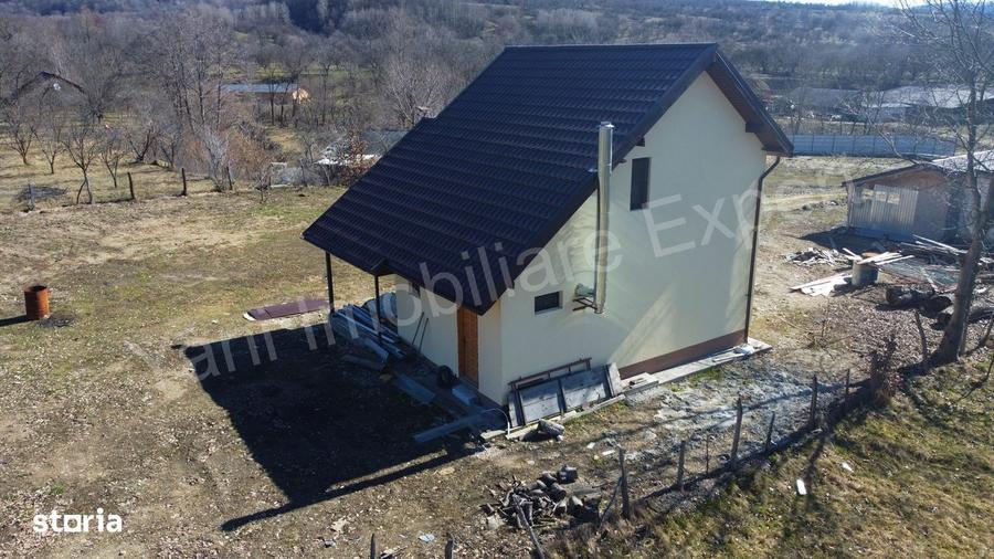 Casă cu 3 camere în Stănești