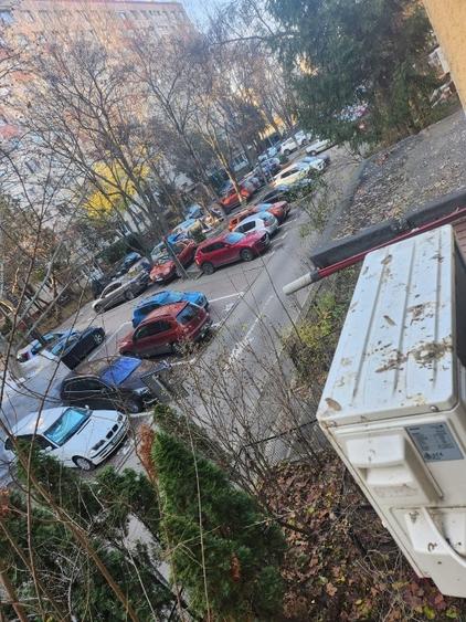 Apartament cu 3 camere semidecomandat, mobilat în Brâncoveanu