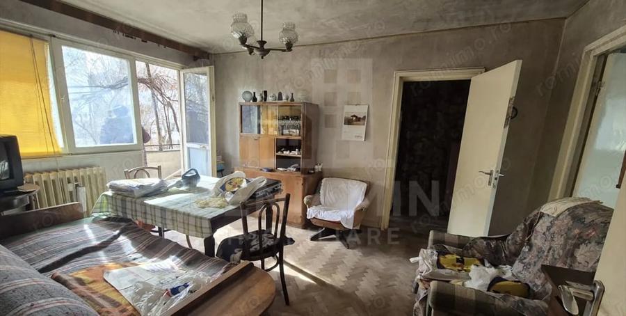 Apartament cu 3 camere semidecomandat în Astra