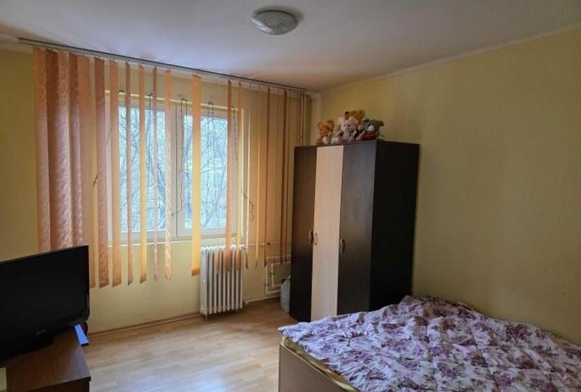 Apartament semidecomandat în Crângași