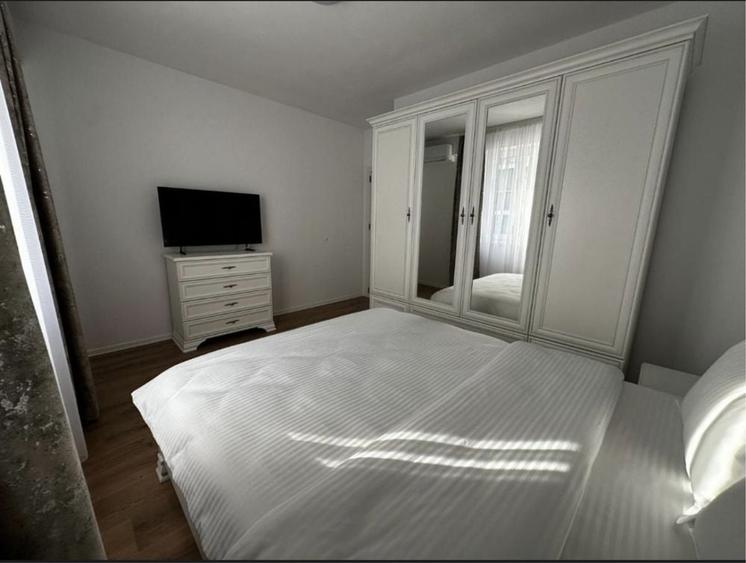 Apartament cu 3 camere decomandat, mobilat în Ampoi 3