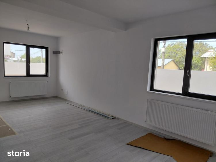 Casă cu 7 camere cu Teren 200 Mp în Central