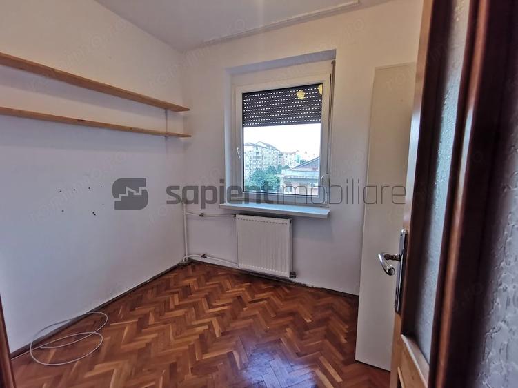 Apartament cu 4 camere decomandat în Decebal