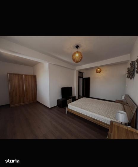 Casă cu 9 camere cu Teren 174 Mp în Colentina