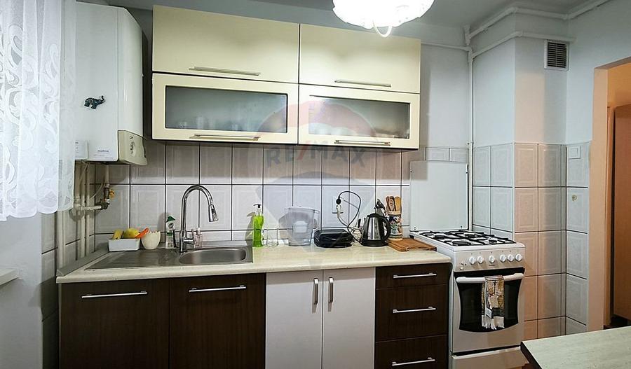 Apartament cu 4 camere semidecomandat în Central