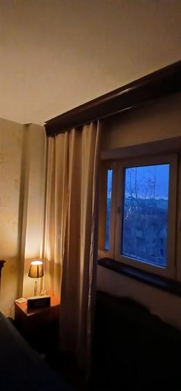 Apartament cu 3 camere semidecomandat, mobilat în Victoriei