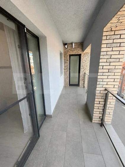 Apartament cu 3 camere semidecomandat în Horea