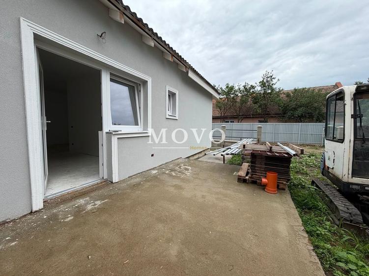 Duplex cu 3 camere cu Canalizare în Utvin