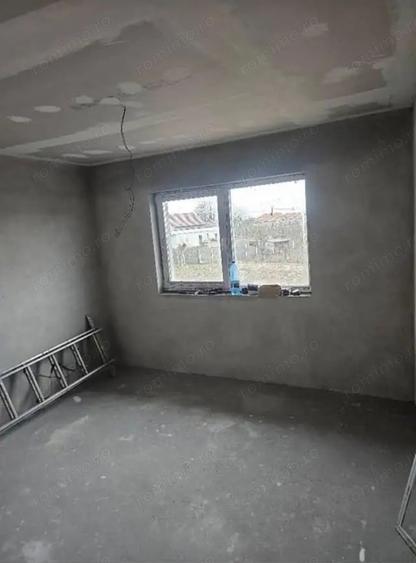 Casă cu 4 camere în Parța