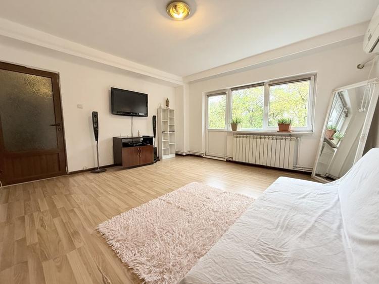 Apartament cu 2 camere semidecomandat, mobilat în Faleza Nord