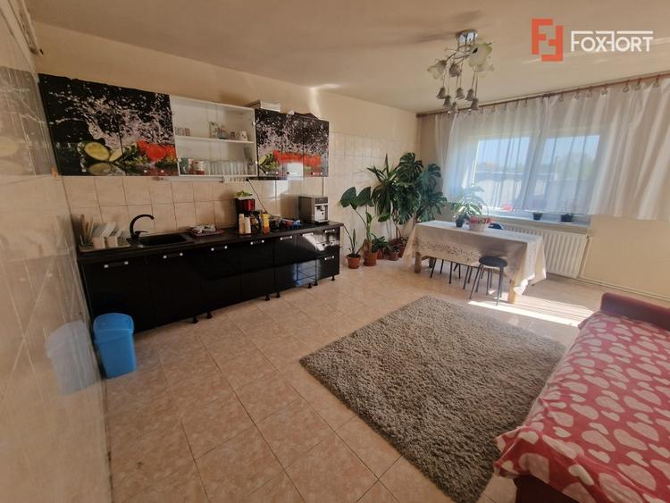 Casă individuală cu 7 camere cu Canalizare în Ultracentral