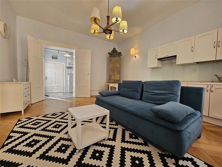 Apartament cu 2 camere semidecomandat, mobilat în Centrul Istoric — fotografia 1
