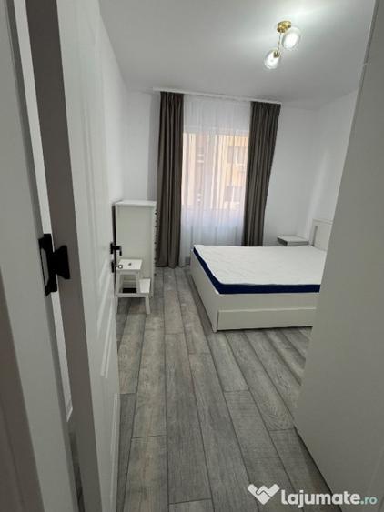 Apartament cu 3 camere decomandat, mobilat în Metalurgiei