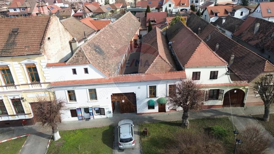 Casă cu 4 camere cu Teren 332 Mp în Ultracentral