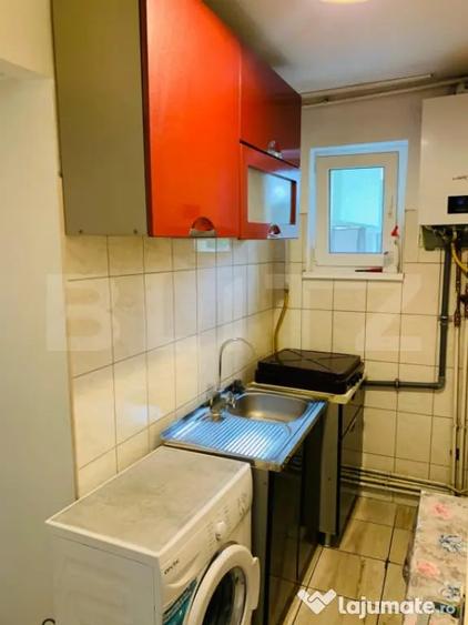 Apartament cu 3 camere semidecomandat, mobilat în Semicentral