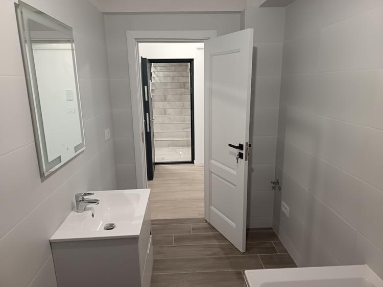 Apartament cu 2 camere decomandat în Rediu
