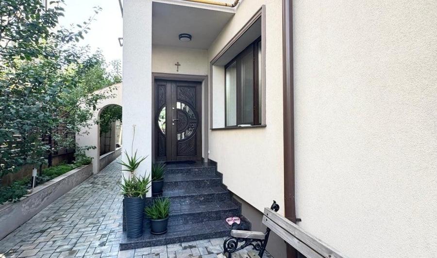 Casă cu 5 camere cu Teren 385 Mp în Bucureștii Noi