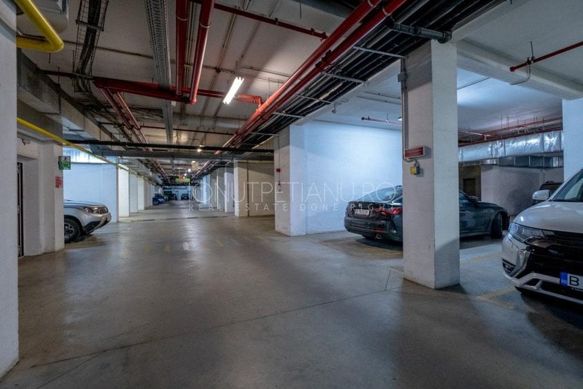 Apartament cu 3 camere semidecomandat, mobilat în Pipera
