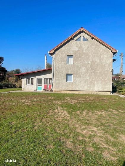 Casă cu 6 camere cu Teren 1200 Mp în Mociu