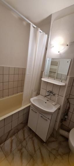 Garsonieră decomandată în Central