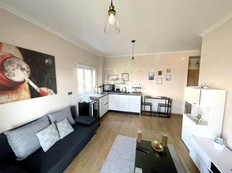 Apartament cu 5 camere semidecomandat în Andrei Mureșanu