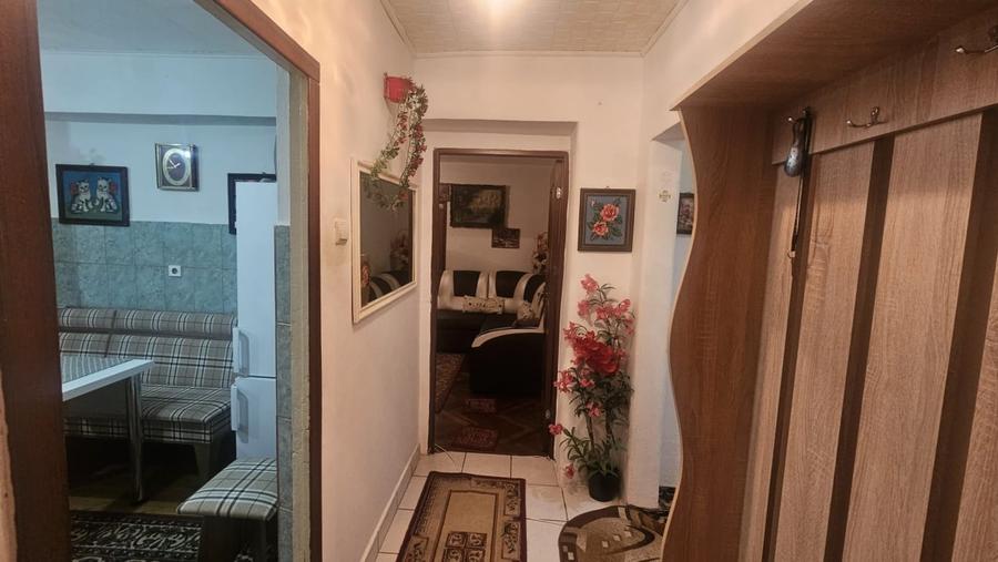 Apartament cu 3 camere decomandat, mobilat în Cetate