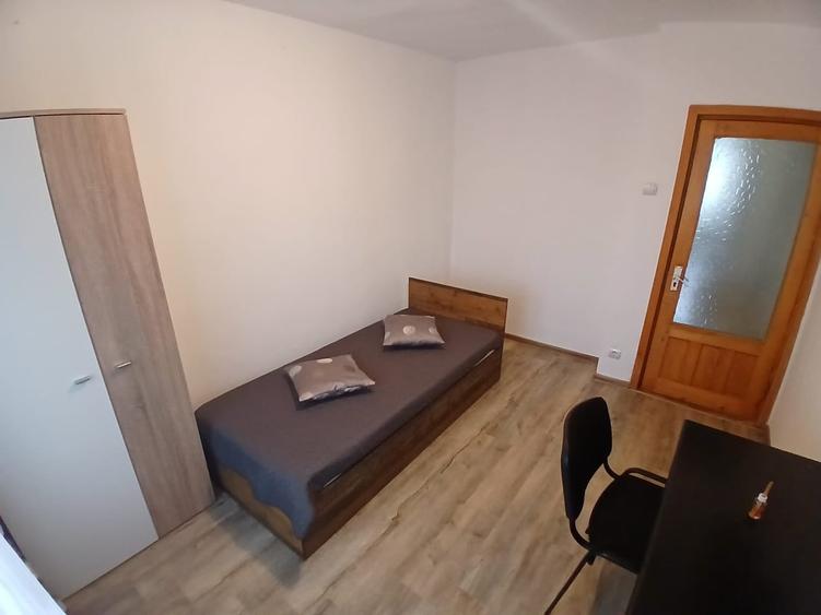 Apartament cu 4 camere decomandat, mobilat în Gară