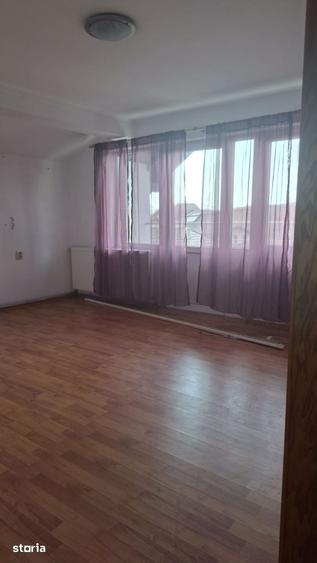 Casă cu 5 camere cu Teren 219 Mp în Moșoaia