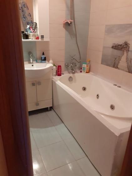 Apartament cu 4 camere decomandat în Berceni