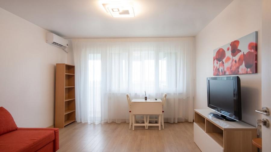 Garsonieră decomandată, mobilată în Pajura