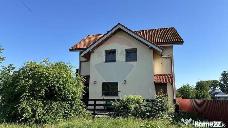 Casă cu 4 camere cu Teren 622 Mp în Girov