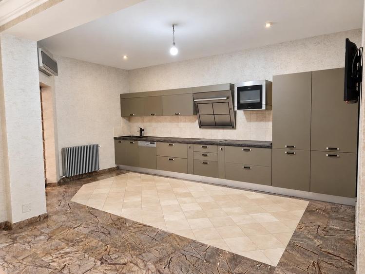 Casă cu 6 camere cu Teren 500 Mp în Dămăroaia