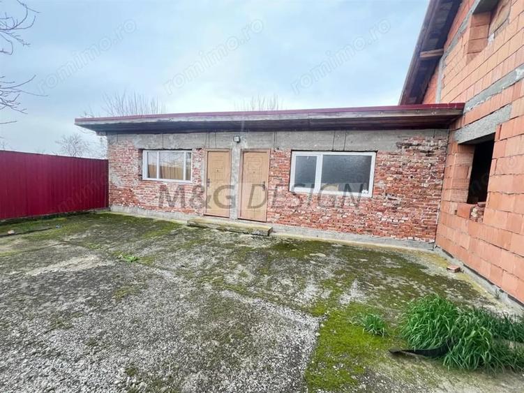 Casă cu 6 camere cu Teren 1325 Mp în Uliuc