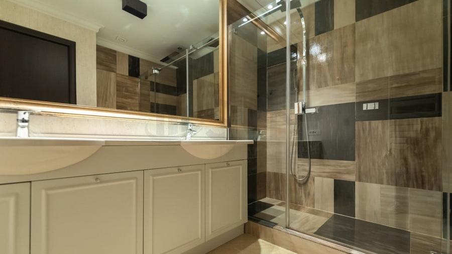 Apartament cu 4 camere decomandat în Herăstrău