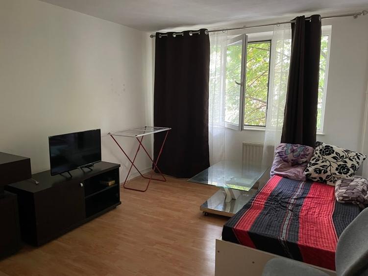 Apartament cu 2 camere decomandat în Politehnica