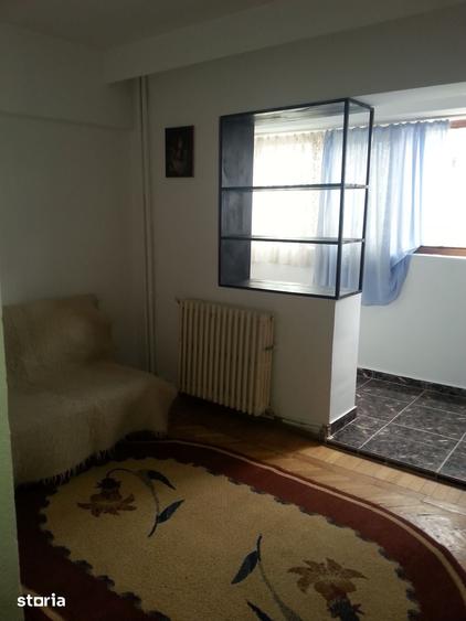 Apartament cu 4 camere decomandat în Central