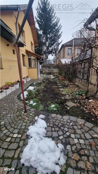 Casă cu 5 camere cu Teren 240 Mp în Bartolomeu