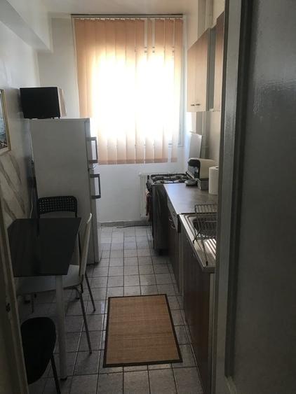 Apartament cu 2 camere semidecomandat, mobilat în Victoriei