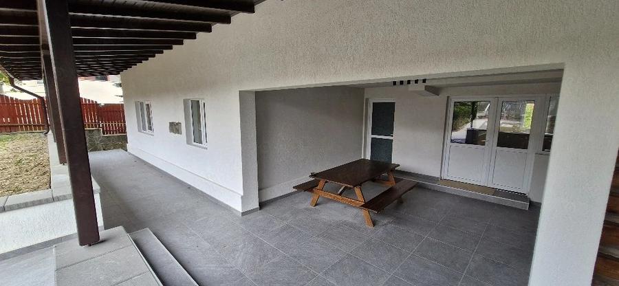 Apartament cu 4 camere decomandat în Poiana Țapului