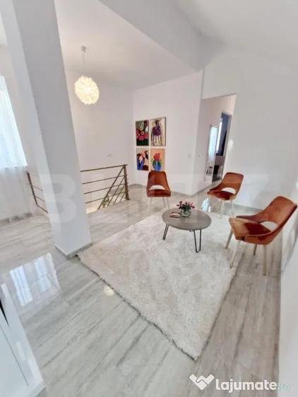 Apartament cu 4 camere semidecomandat în Central