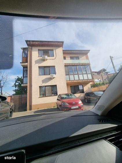 Apartament cu 2 camere semidecomandat în Roșu
