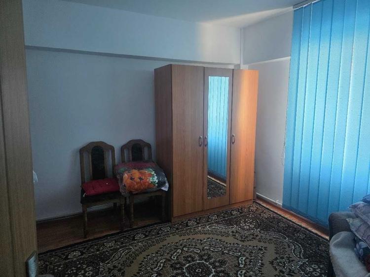 Apartament cu 3 camere decomandat în Sud